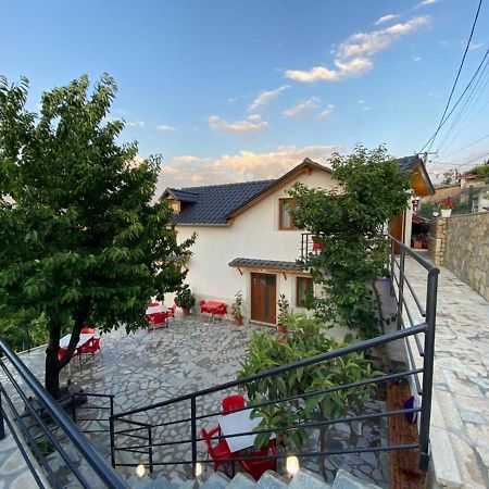 Bixhaku Guesthouse Gjirokastër Exterior foto