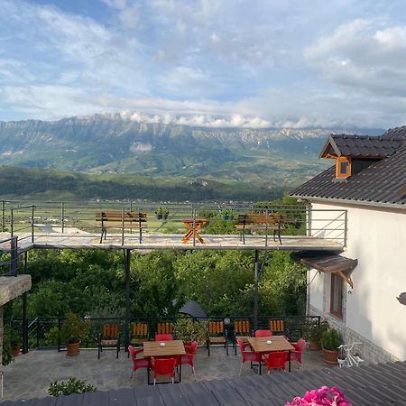 Bixhaku Guesthouse Gjirokastër Exterior foto
