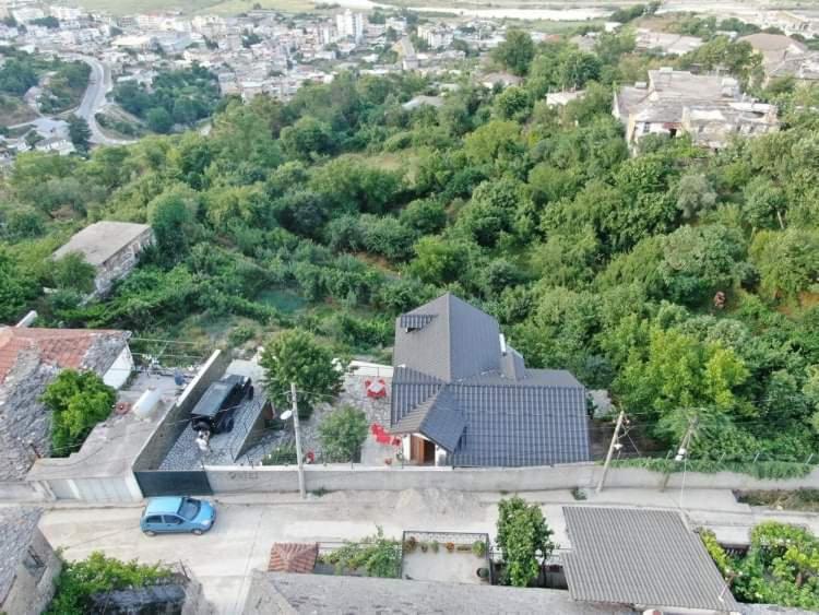 Bixhaku Guesthouse Gjirokastër Exterior foto