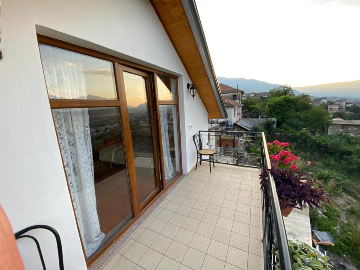 Bixhaku Guesthouse Gjirokastër Exterior foto