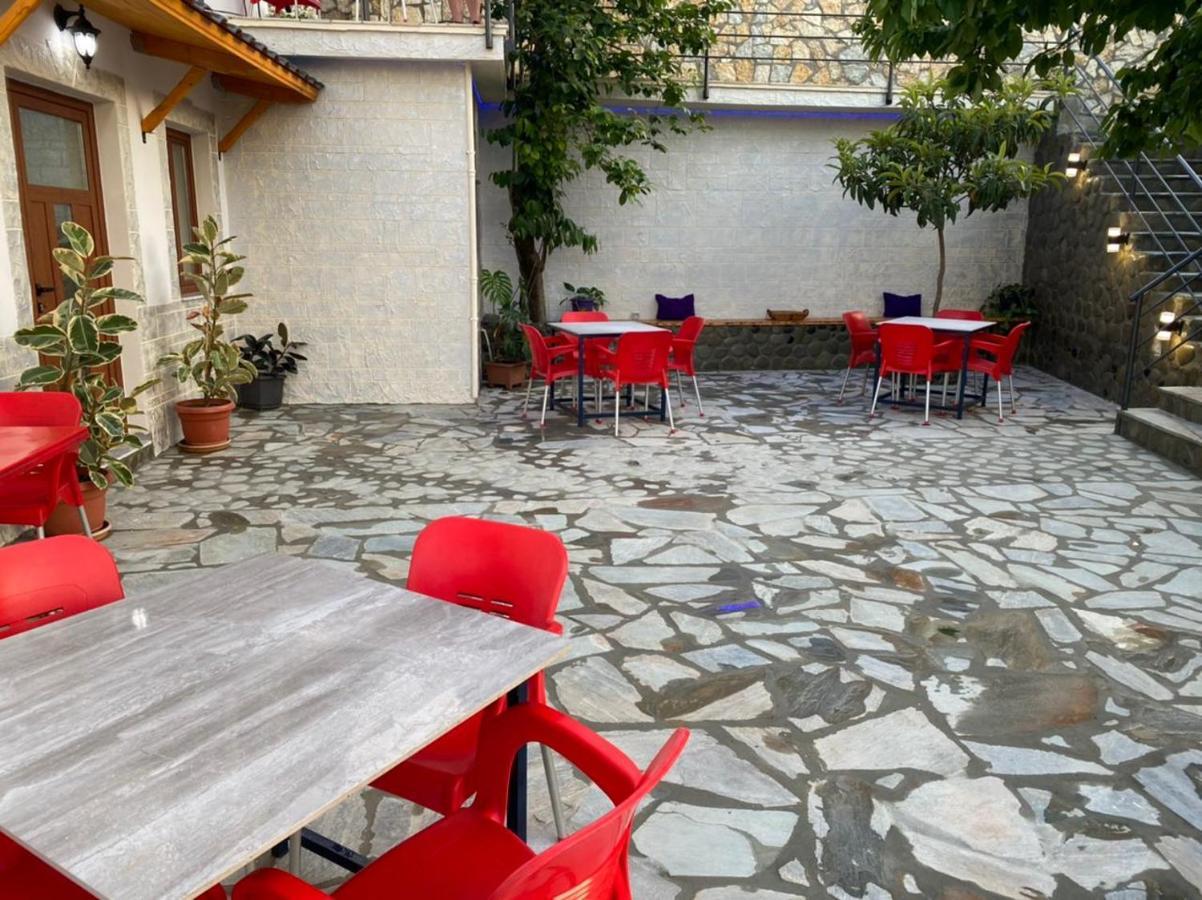 Bixhaku Guesthouse Gjirokastër Exterior foto