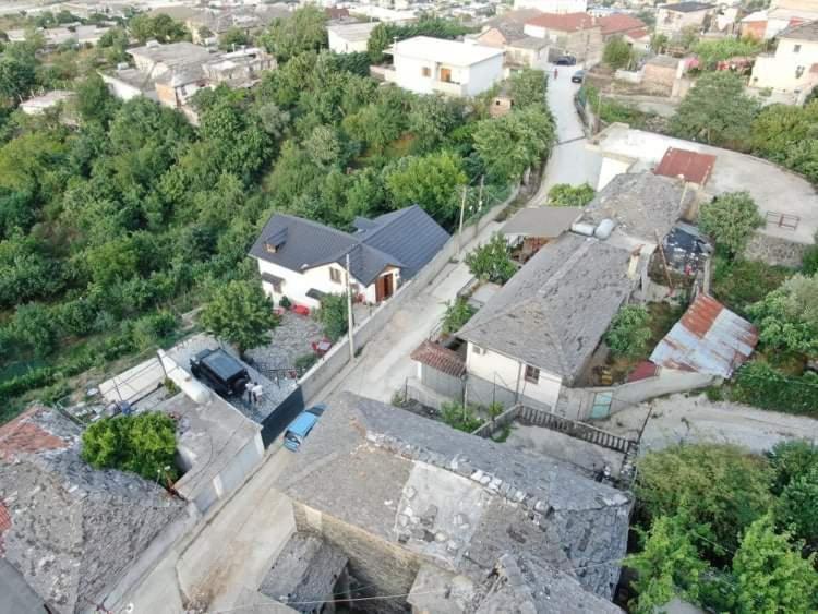 Bixhaku Guesthouse Gjirokastër Exterior foto