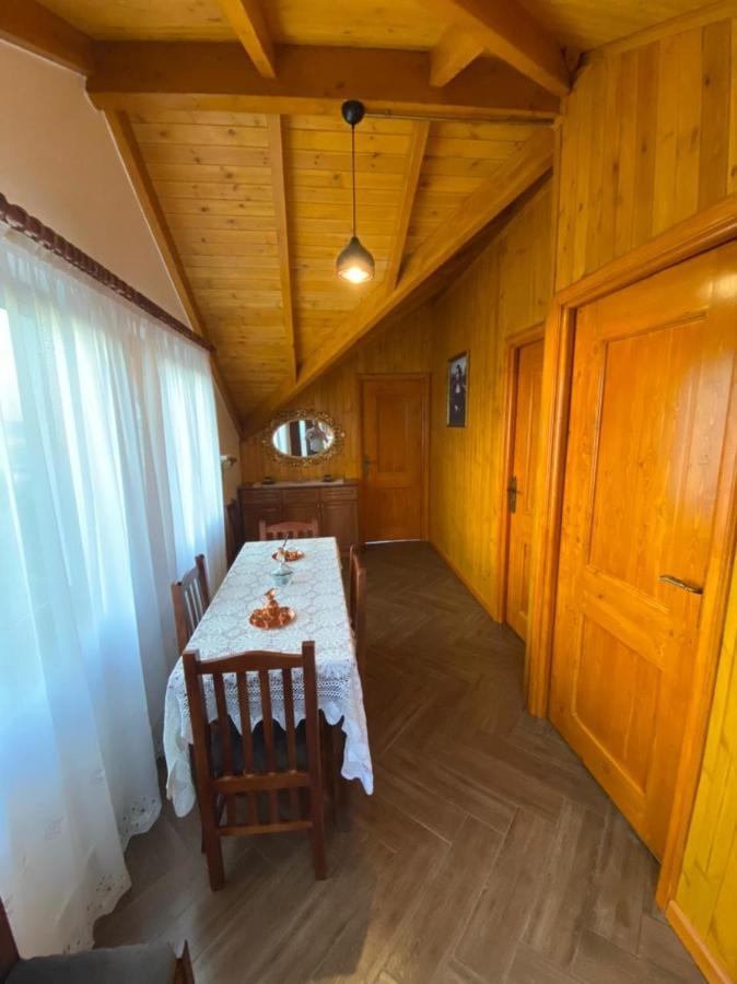 Bixhaku Guesthouse Gjirokastër Exterior foto