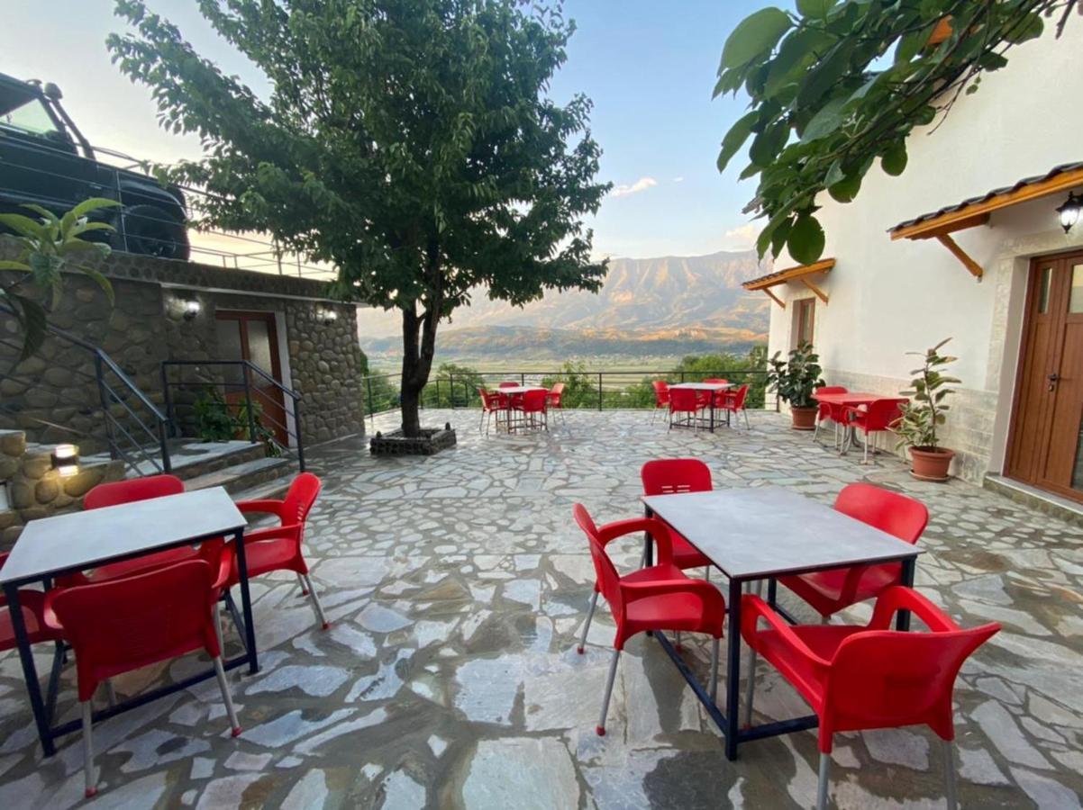 Bixhaku Guesthouse Gjirokastër Exterior foto