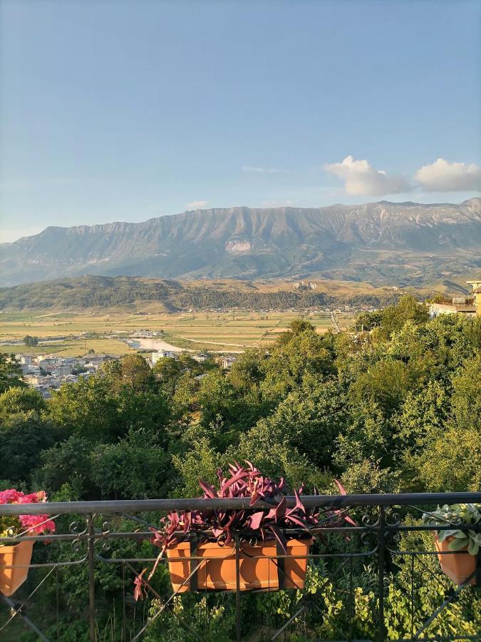 Bixhaku Guesthouse Gjirokastër Exterior foto