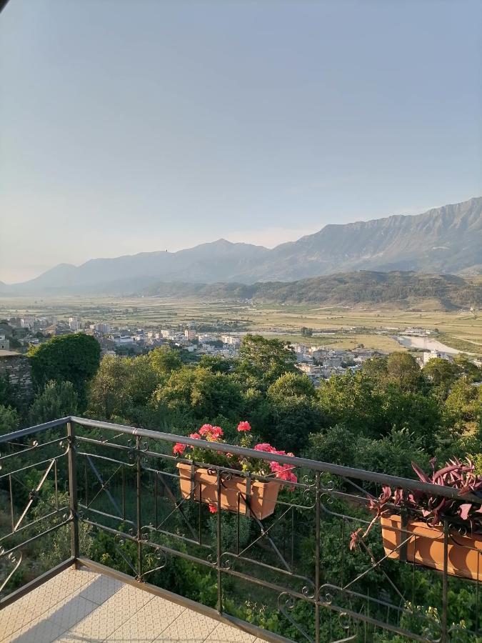 Bixhaku Guesthouse Gjirokastër Exterior foto