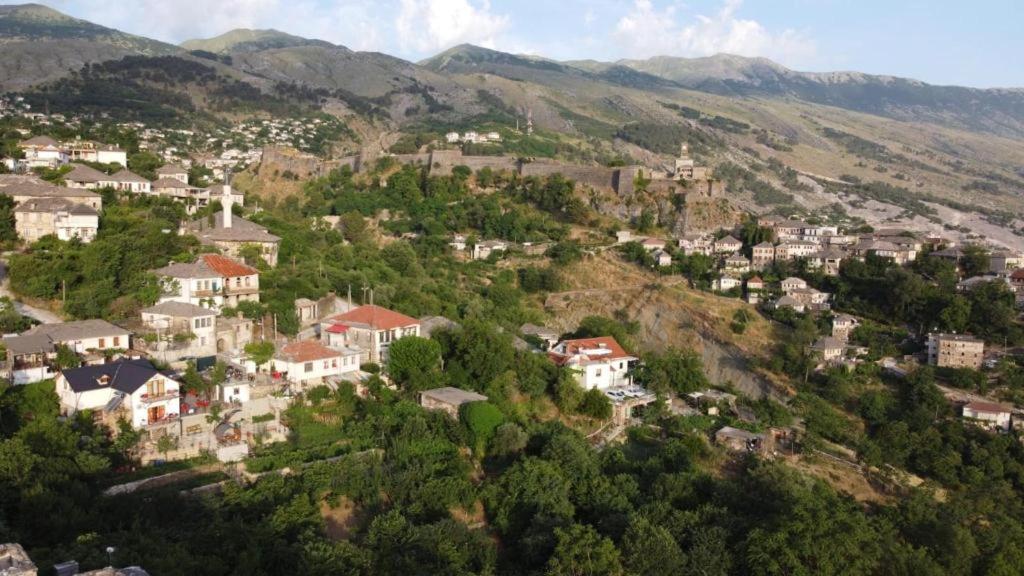 Bixhaku Guesthouse Gjirokastër Exterior foto