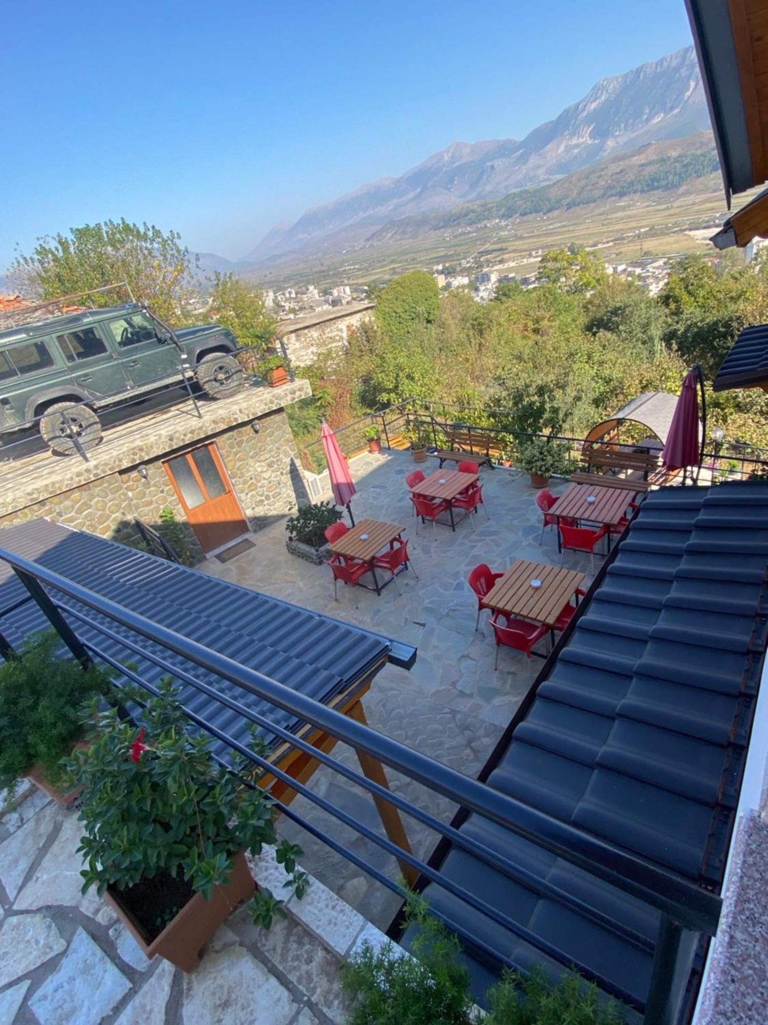 Bixhaku Guesthouse Gjirokastër Exterior foto