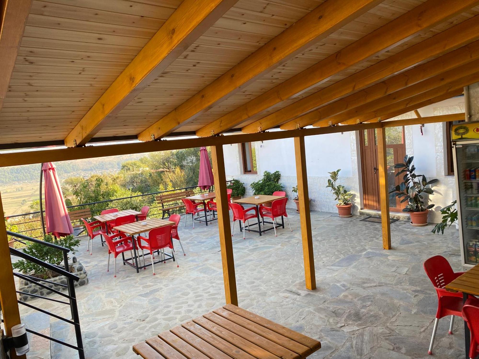 Bixhaku Guesthouse Gjirokastër Exterior foto