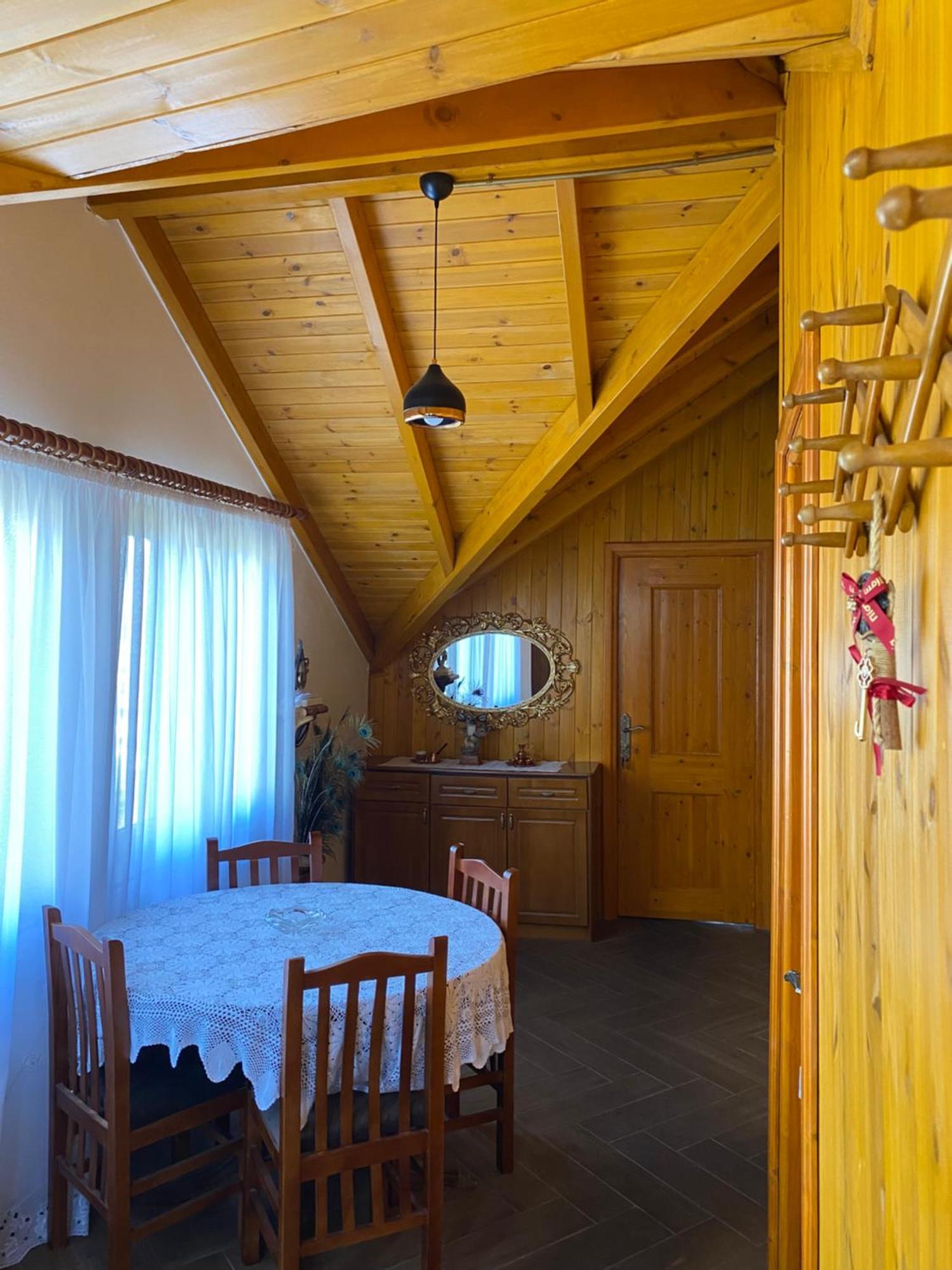 Bixhaku Guesthouse Gjirokastër Exterior foto