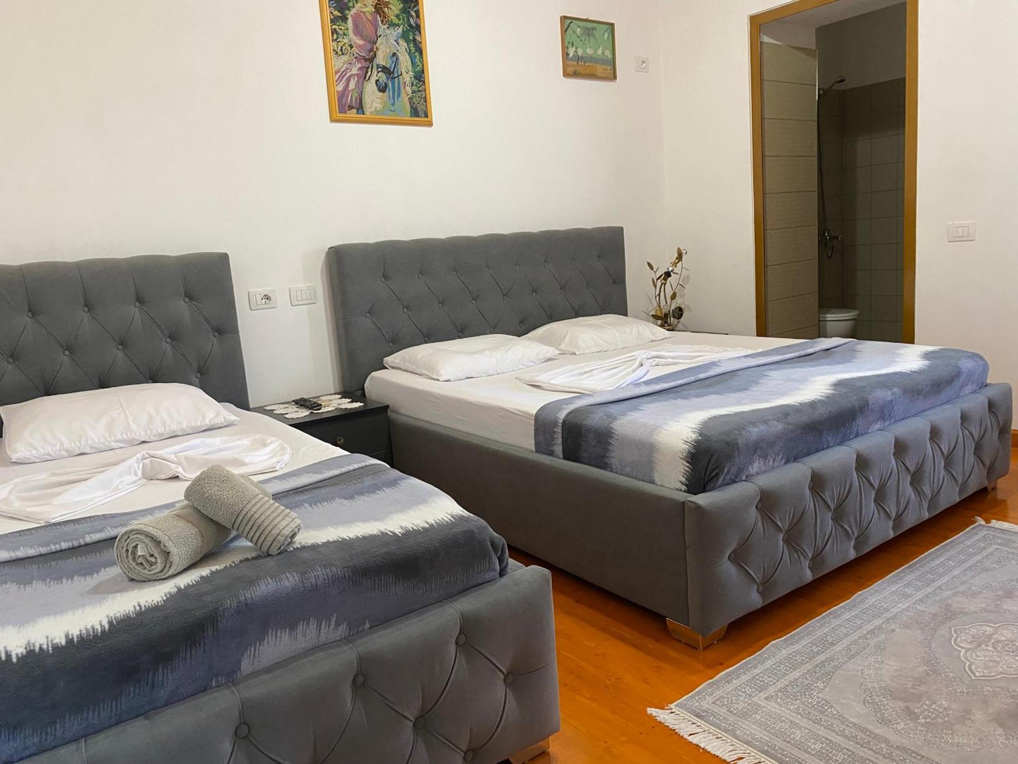 Bixhaku Guesthouse Gjirokastër Exterior foto
