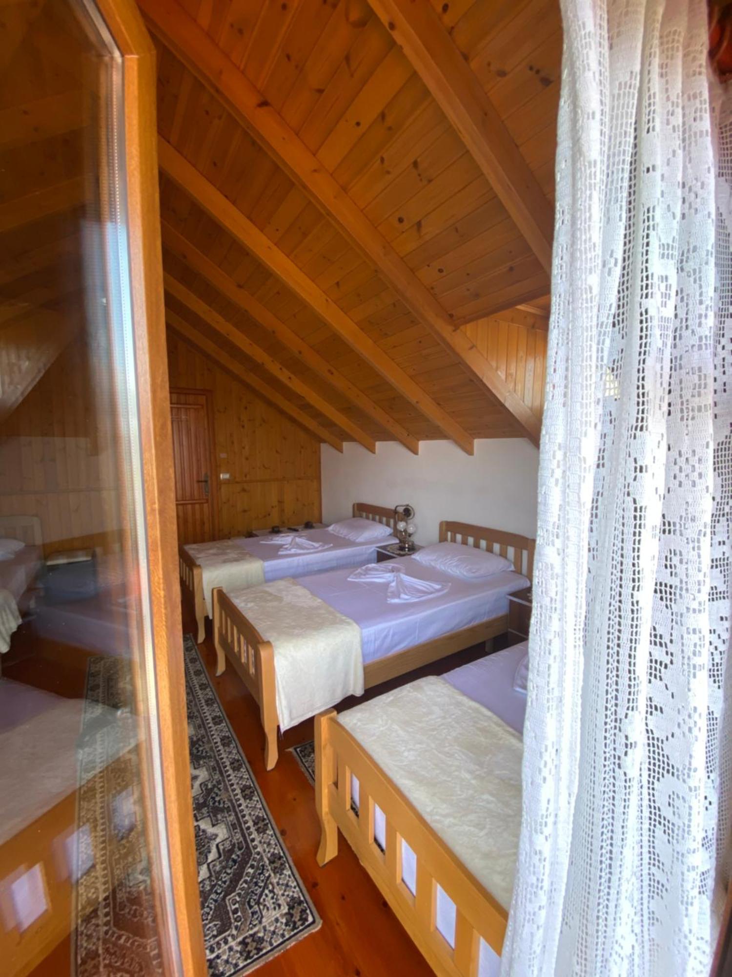 Bixhaku Guesthouse Gjirokastër Exterior foto