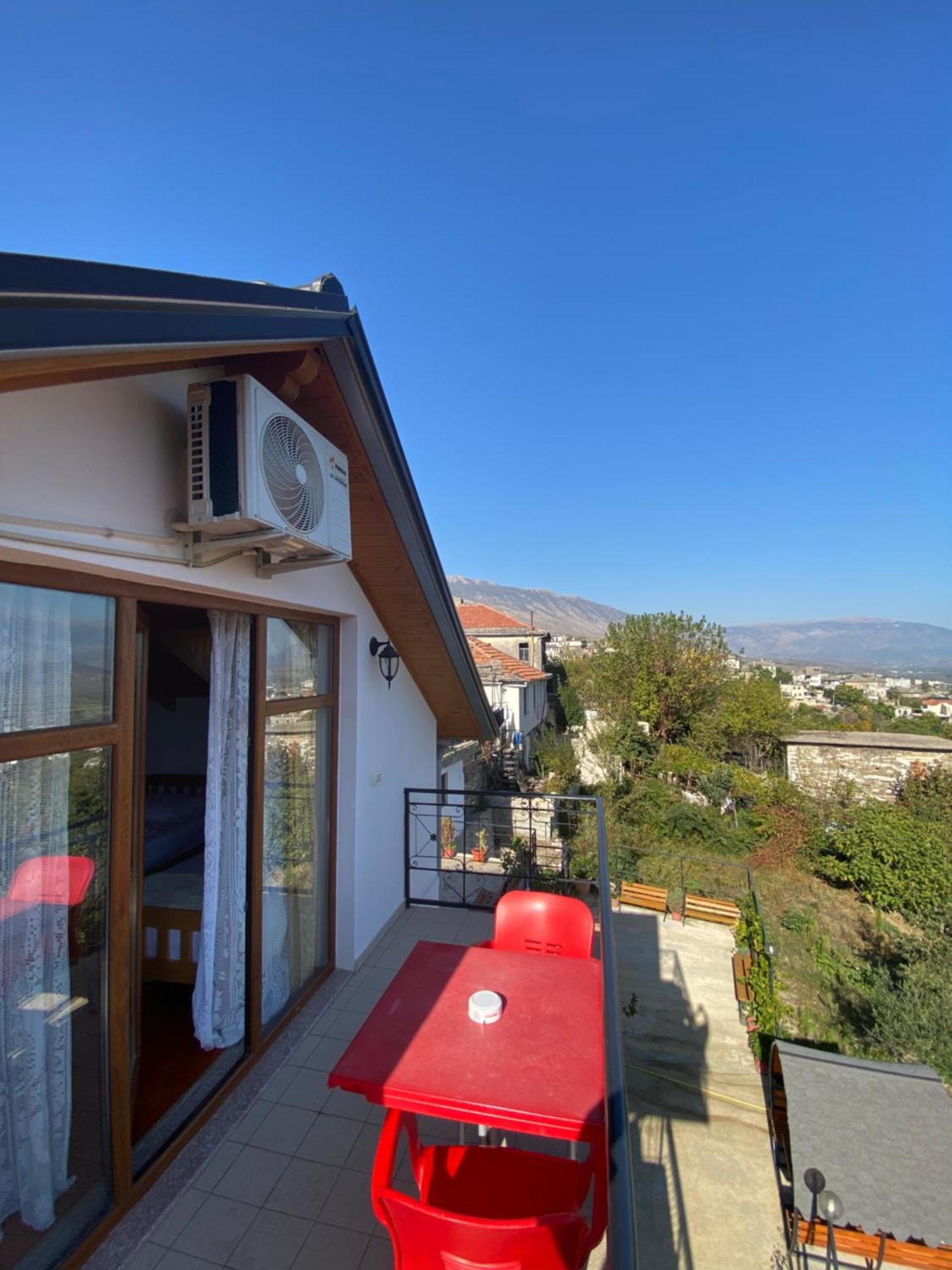 Bixhaku Guesthouse Gjirokastër Exterior foto