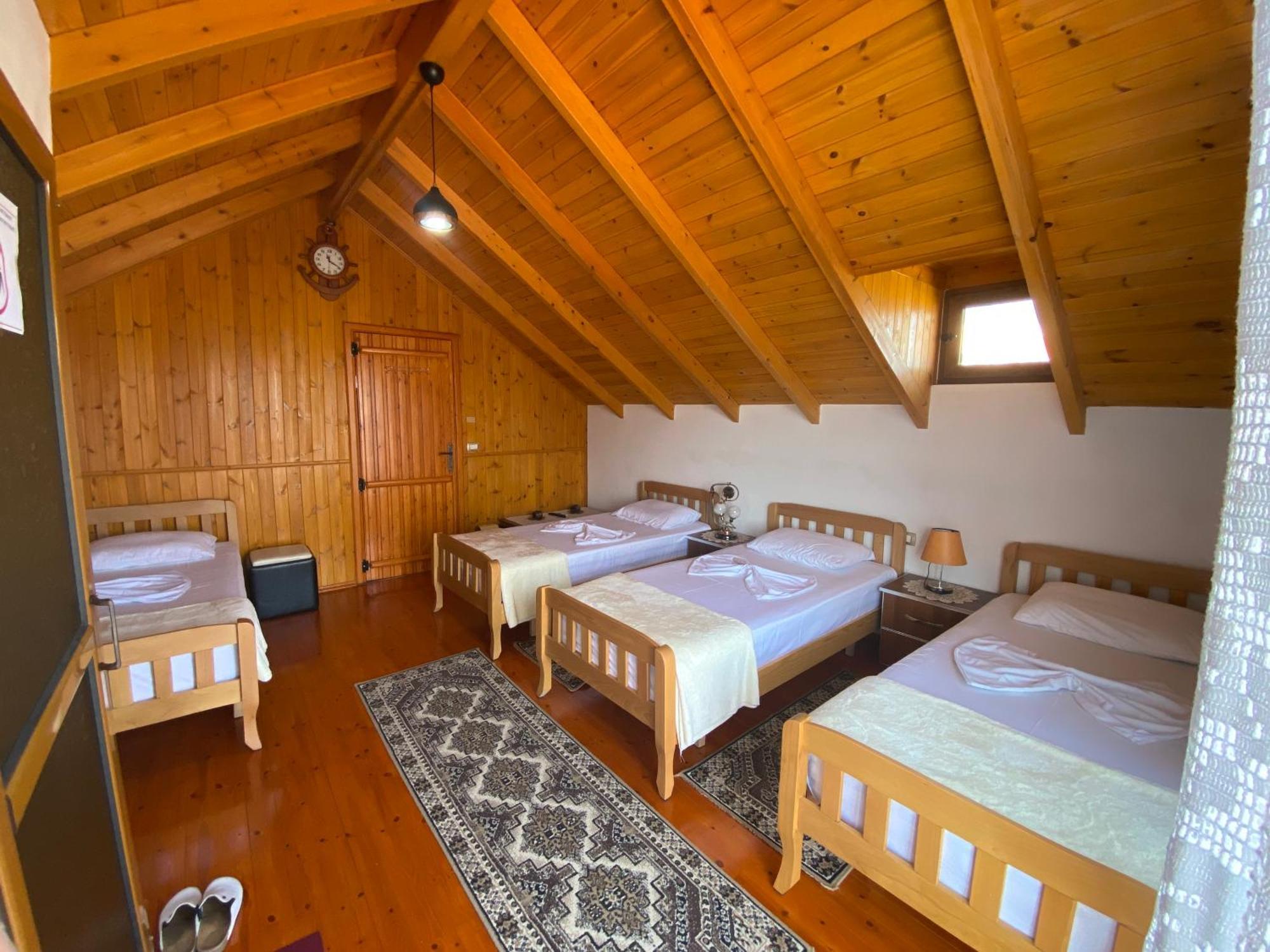 Bixhaku Guesthouse Gjirokastër Exterior foto
