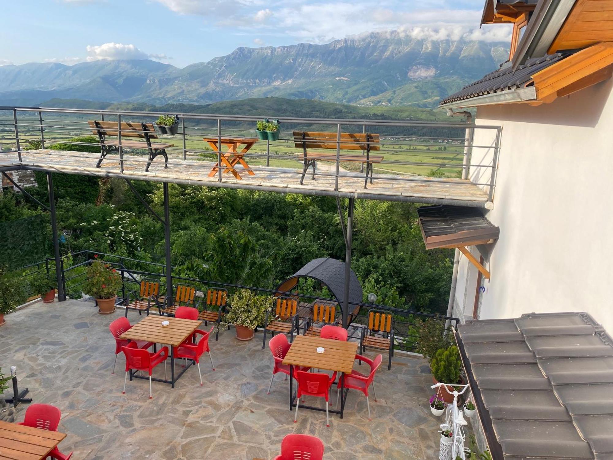 Bixhaku Guesthouse Gjirokastër Exterior foto