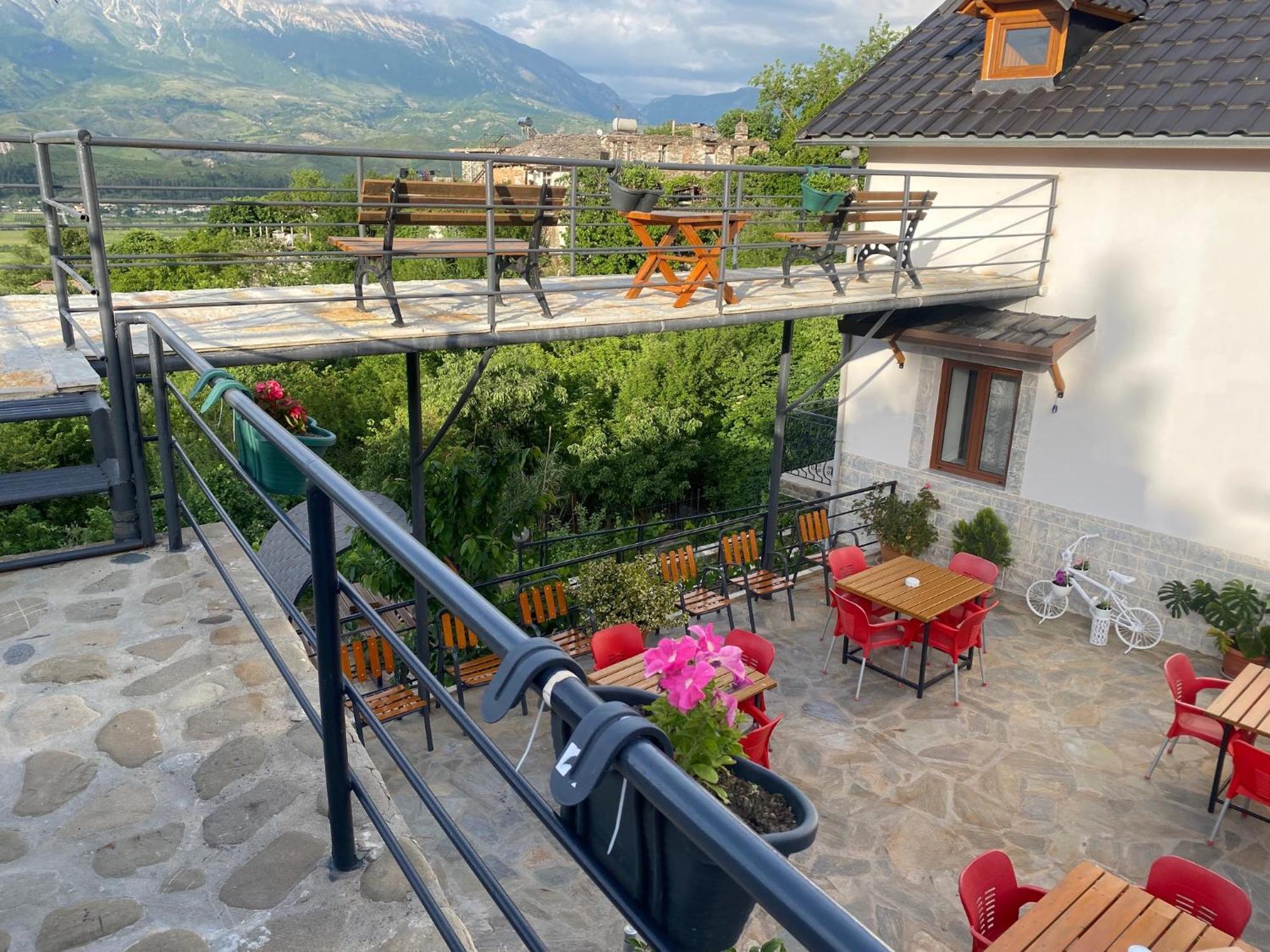 Bixhaku Guesthouse Gjirokastër Exterior foto