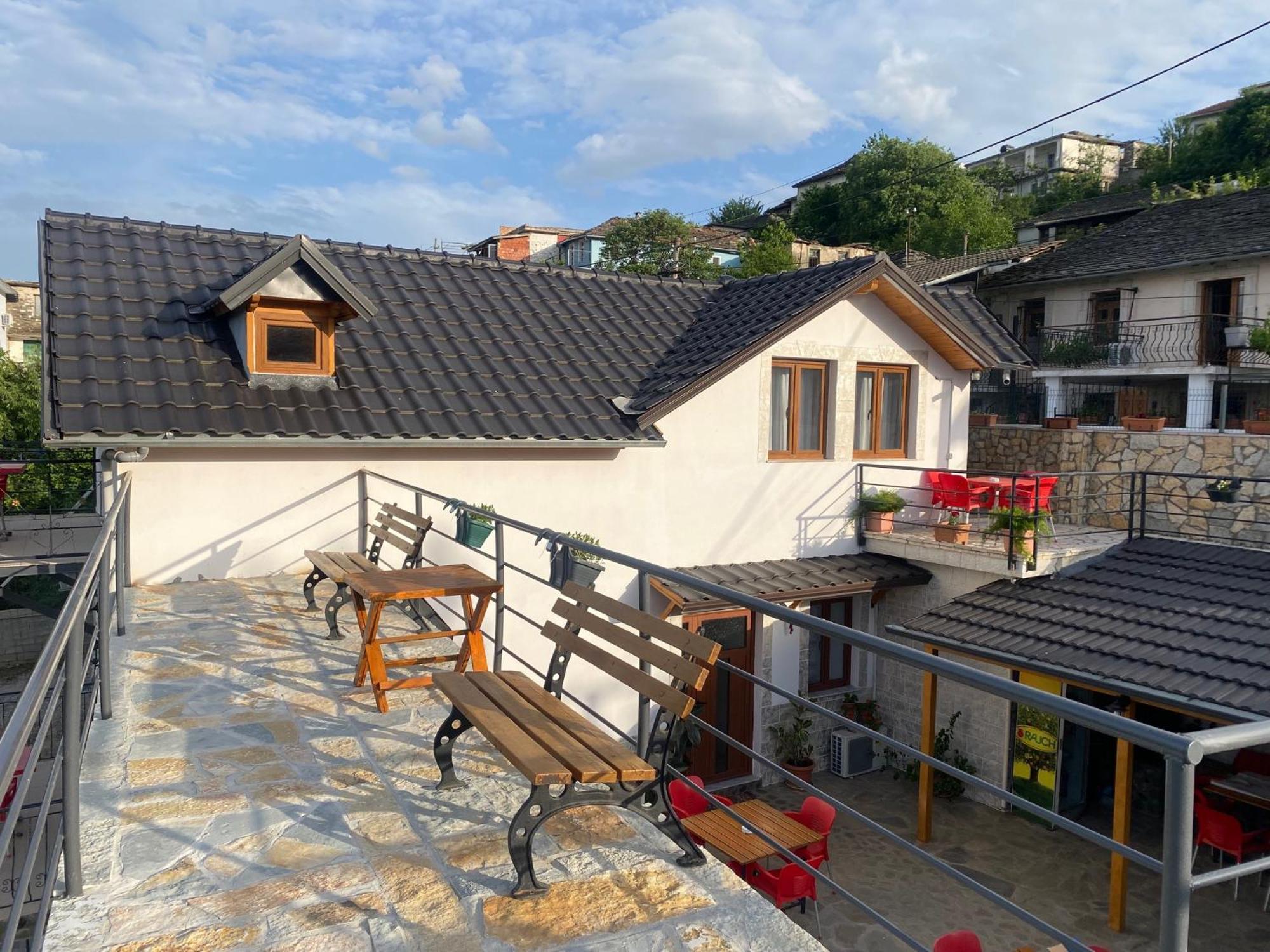 Bixhaku Guesthouse Gjirokastër Exterior foto