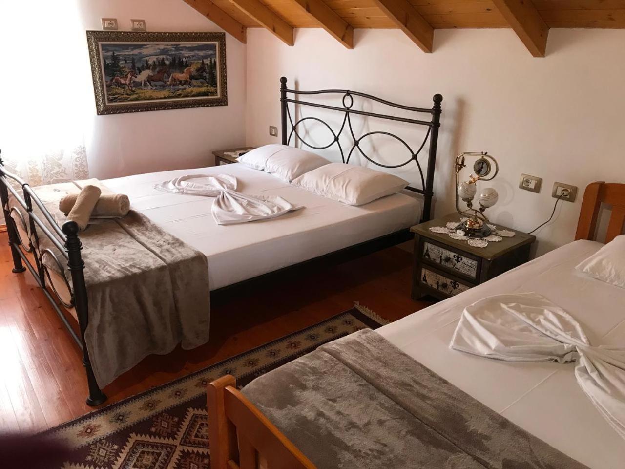 Bixhaku Guesthouse Gjirokastër Zimmer foto