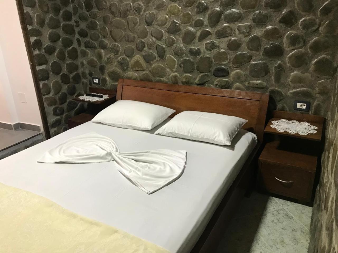 Bixhaku Guesthouse Gjirokastër Zimmer foto