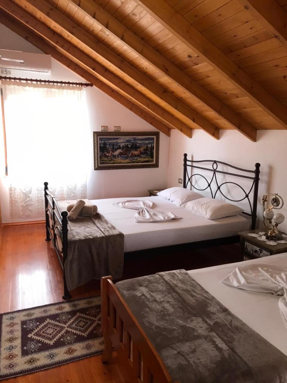Bixhaku Guesthouse Gjirokastër Zimmer foto