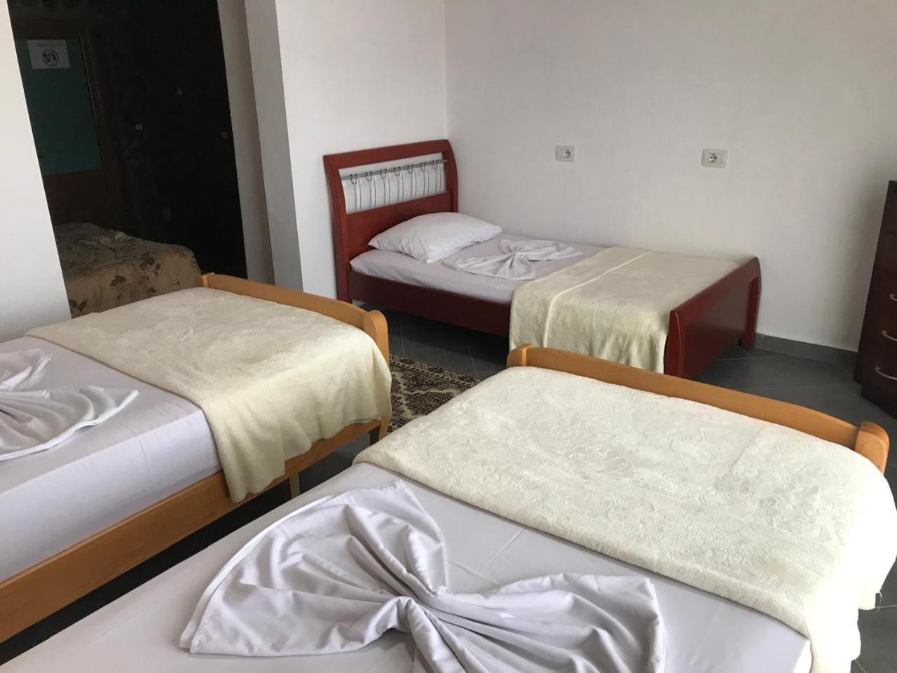 Bixhaku Guesthouse Gjirokastër Zimmer foto